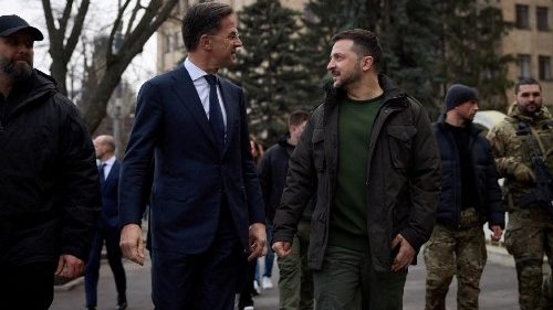 Il presidente  Zelenskiy con il primo ministro olandese uscente  Mark Rutte a Kharkiv
